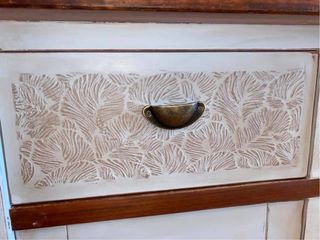 Credenza shabby chic dipinta a mano