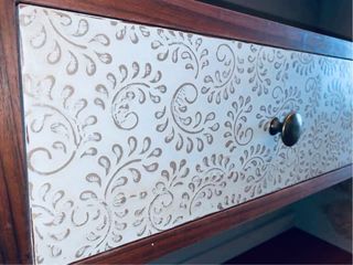 Credenza shabby chic dipinta a mano