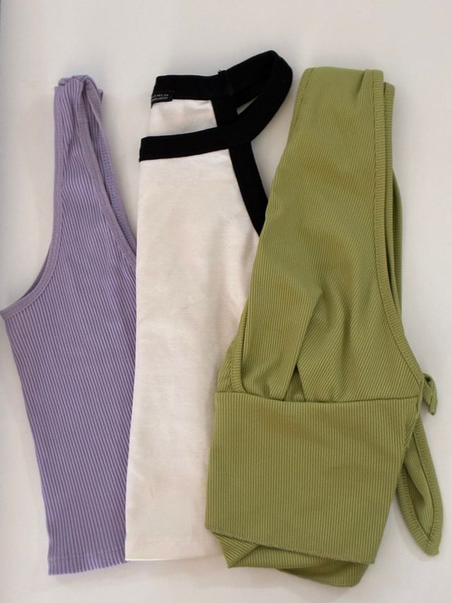 Conjunto 3 Camisetas Verdes, blanca y Moradas