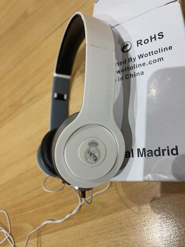 Auriculares Real Madrid Blancos y Negros
