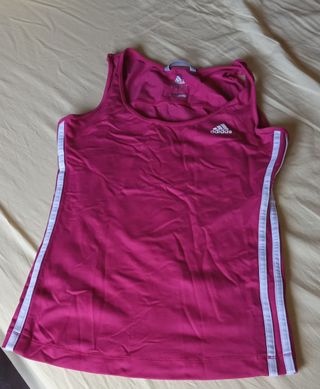 Camiseta Adidas Rosa con Rayas Blancas