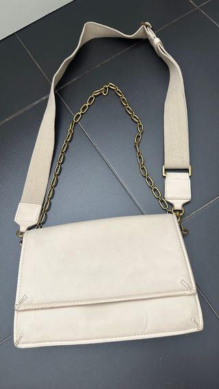 Bolso Zara beige con cadena y asa de tela