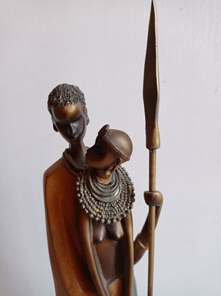 Figura de pareja de madera