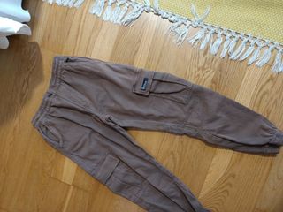 Pantalón cargo Zara marrón Niño 