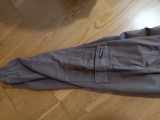 Pantalón cargo Zara marrón Niño 