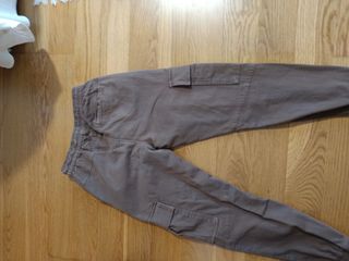 Pantalón cargo Zara marrón Niño 