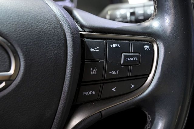 Lexus UX   2.0 250h Business 