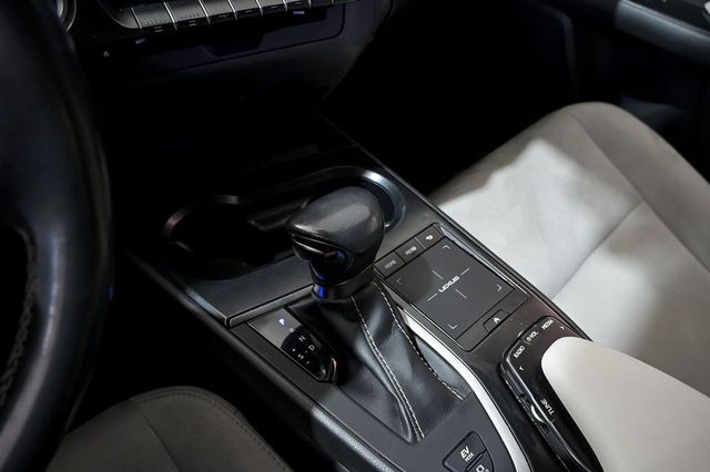 Lexus UX   2.0 250h Business 