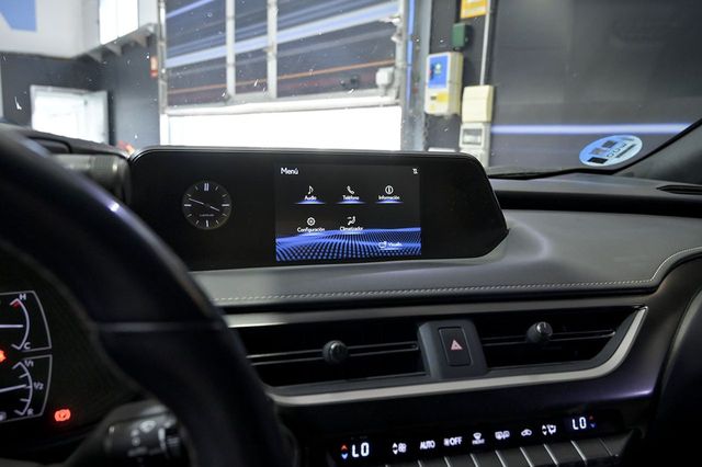 Lexus UX   2.0 250h Business 