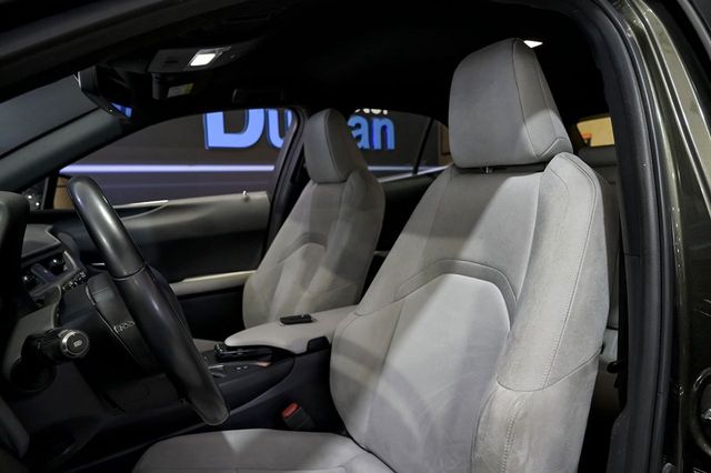 Lexus UX   2.0 250h Business 