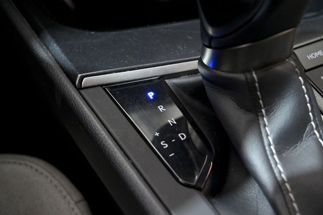 Lexus UX   2.0 250h Business 