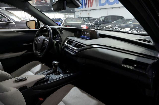 Lexus UX   2.0 250h Business 