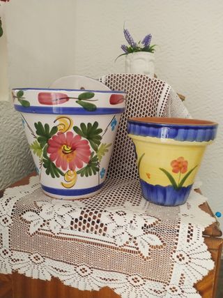 2 vasi da fiori in ceramica dipinti a mano