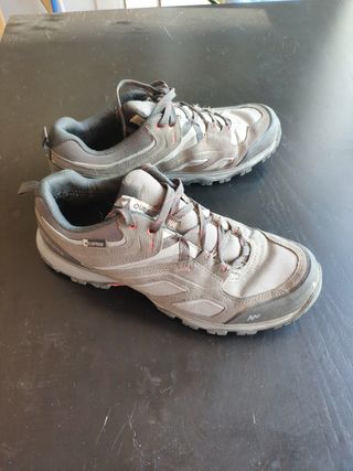 Zapatillas de montaña Quechua impermeables grises