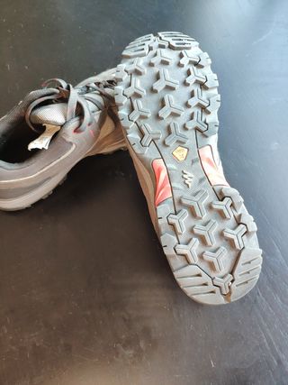 Zapatillas de montaña Quechua impermeables grises
