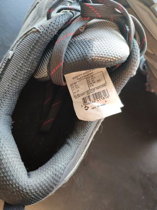 Zapatillas de montaña Quechua impermeables grises