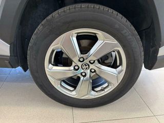 Toyota Rav4   2.5l 220H Advance