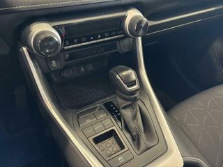 Toyota Rav4   2.5l 220H Advance