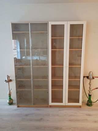 Vitrina de cristal y madera