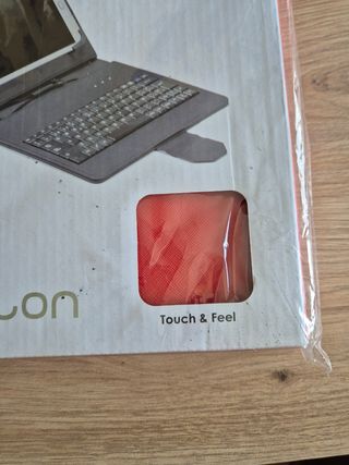 Funda Universal MAILLON con Teclado USB Roja
