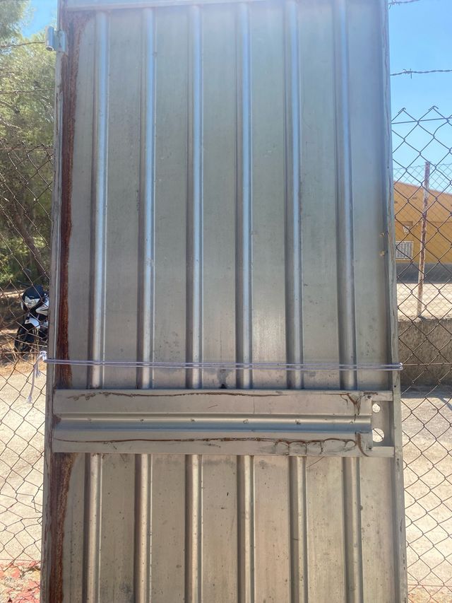 Puerta metálica exterior SIN MARCO