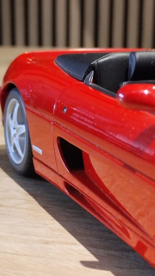 Ferrari F355 Spider 1/18 Rojo
Utmodels 