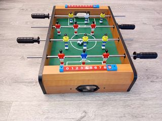 Futbolín de mesa pequeño con dos bolas 