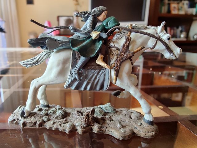 Figura "El Señor de los Anillos". Arwen y Frodo