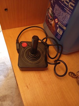 Mando videojuegos Atari antiguo