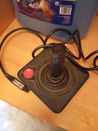 Mando videojuegos Atari antiguo