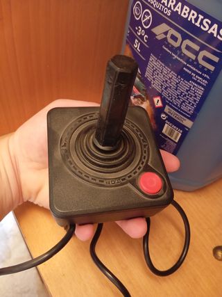Mando videojuegos Atari antiguo