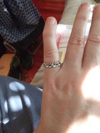 Anillo de bisutería plateado