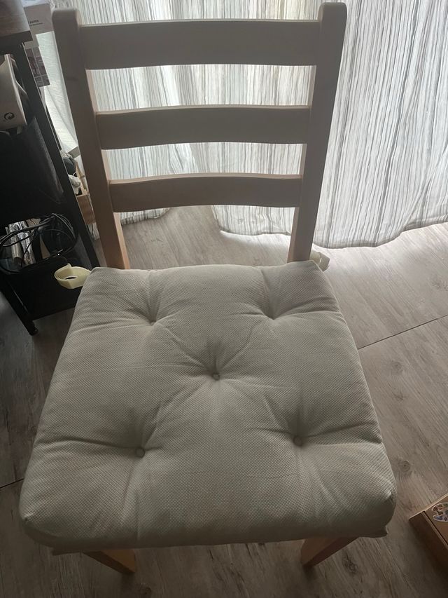 Silla de madera Ikea beige