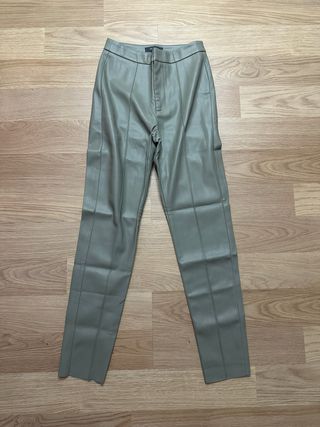 Pantalón de cuero verde