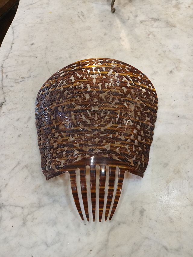 Peineta antigua labrada muy bonita