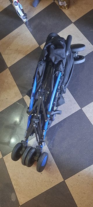 Silla de paseo Chicco azul y negra