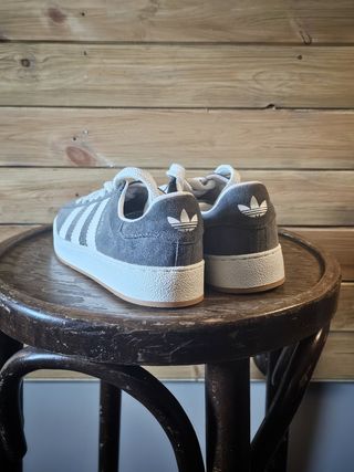 Zapatillas Adidas Campus Grises y Blancas