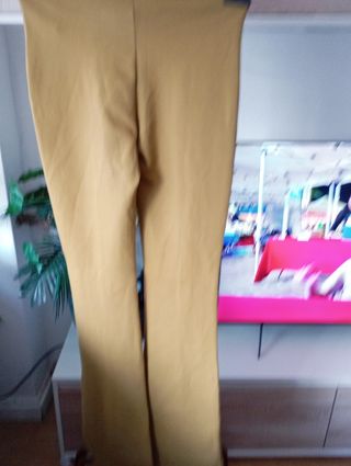 Pantalón Zara Interlock.