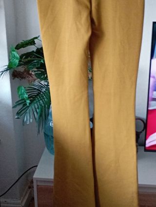 Pantalón Zara Interlock.