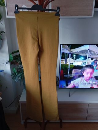 Pantalón Zara Interlock.