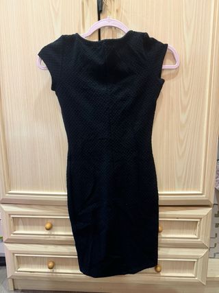 Vestido Negro con Cremallera