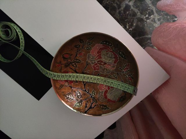 Centro de mesa decorativo con rosas