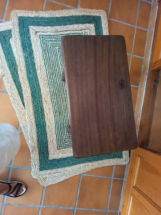  2 Mesitas de madera estilo castellano . 
