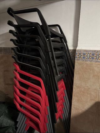 6 mesas y 12 sillas nuevas