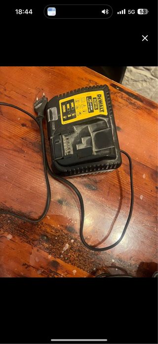 Cargador Dewalt DCB115