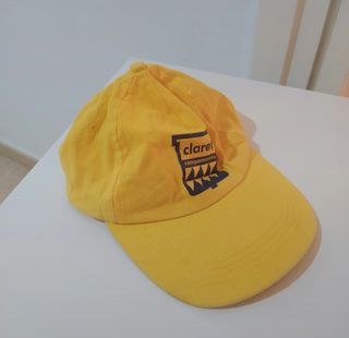 Gorra Claret amarilla