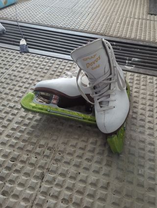 Patines de hielo blancos
