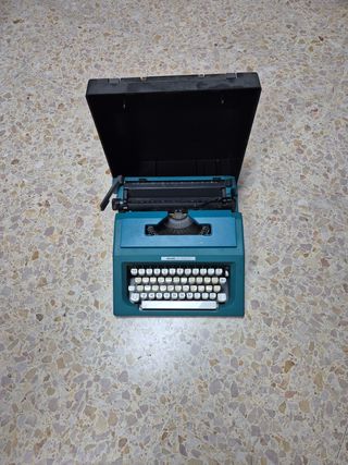 Máquina de escribir Olivetti Lettera 40