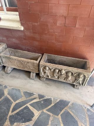 Macetero de piedra antiguo