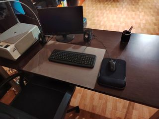 Mesa de despacho moderna madera y metal